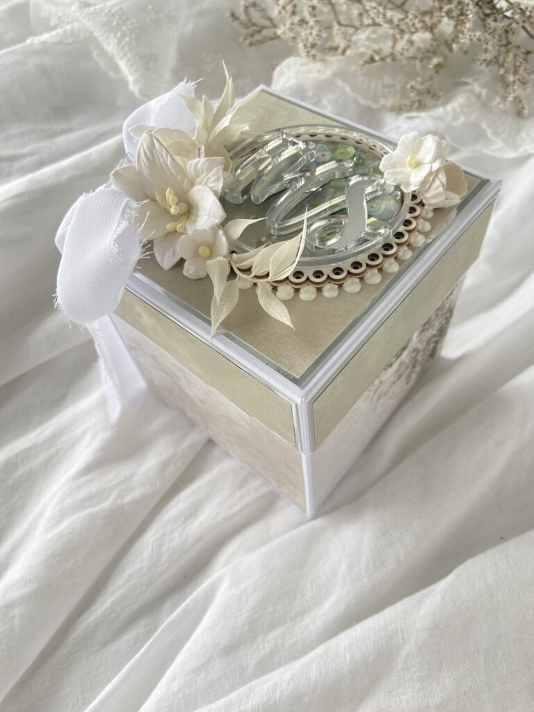 exploding box komunia